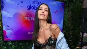 sabrina-sato-no-lancamento-de-minha-mae-com-seu-pai-brazil-news-1776463555694_v2_900x506.jpg.webp